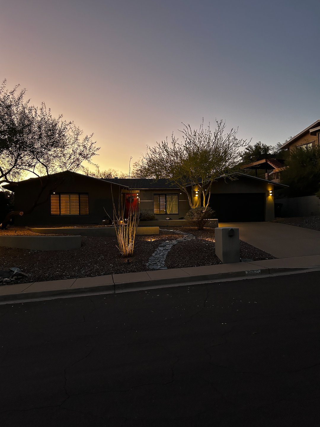 Professional landscape low voltage accent lighting system installation in Paradise Valley Az Thumbnail